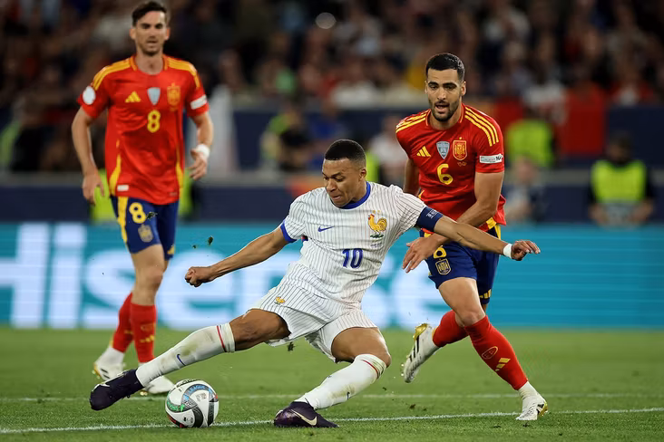 Sypdyrmaly däl ýarym final! Indi ýalňyşmaga hak ýok. Iki futbol döwleti, finala çykmak üçin ýeke-täk petek