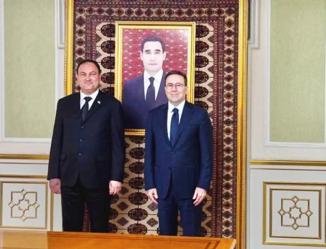 Azerbaýjanyň ilçisi bilen Aşgabat şäheriniň häkiminiň arasynda duşuşyk geçirildi