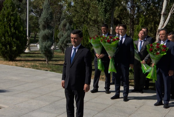 Özbegistanyň daşary işler ministri Türkmenistanda saparda bolýar