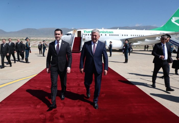 Президент Туркменистана прибыл в Кыргызстан