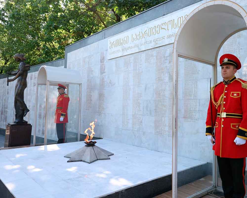 Президент Туркменистана почтил память героев Грузии