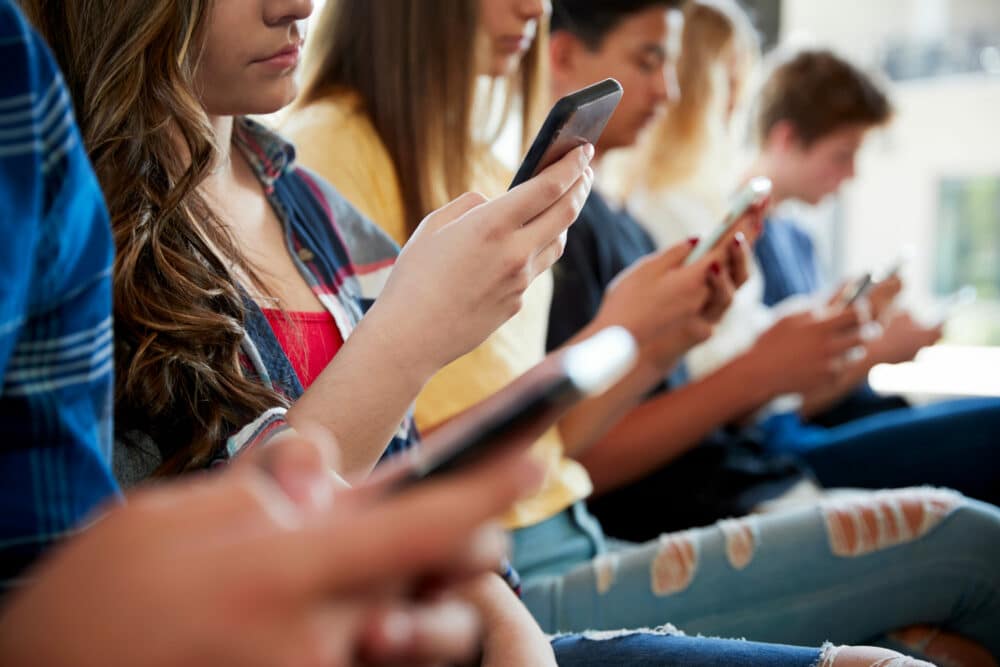 France is banning teenagers from using social media