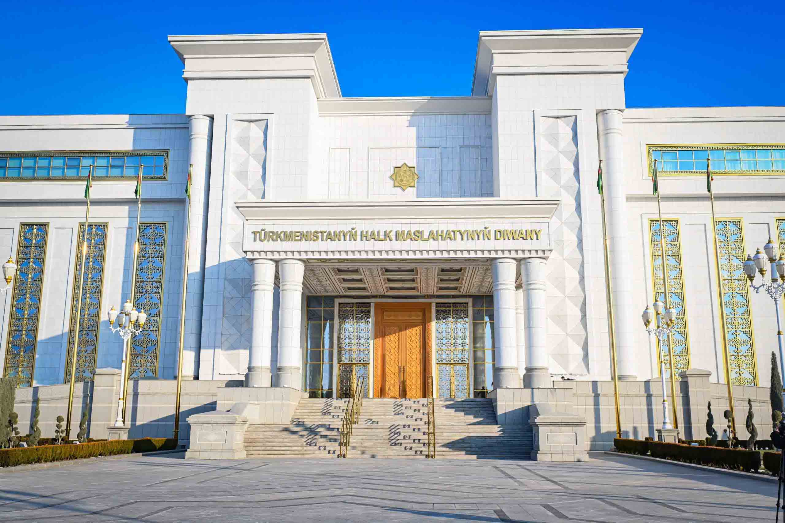 «Türkmenistanyň Halk Maslahaty – demokratiýanyň we agzybirligiň kämil nusgasy» atly maslahat geçirildi