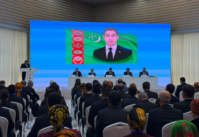 Türkmenistanyň Prezidenti “Hazar deňziniň ekoulgamyny goramak: sebit hyzmatdaşlygy we durnukly ösüş” atly ylmy-amaly maslahata gatnaşyjylary Hazar deňziniň güni bilen gutlady